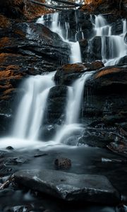 Превью обои водопад, скалы, камни, поток, вода, брызги