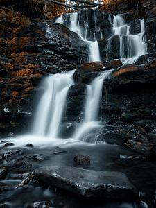 Превью обои водопад, скалы, камни, поток, вода, брызги