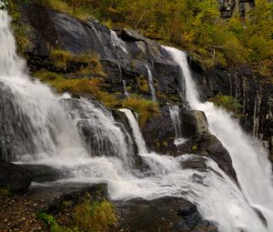 Превью обои водопад, скалы, камни, поток, трава