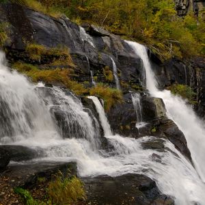 Превью обои водопад, скалы, камни, поток, трава