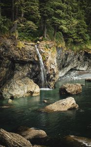 Превью обои водопад, скалы, камни, вода, деревья, пейзаж