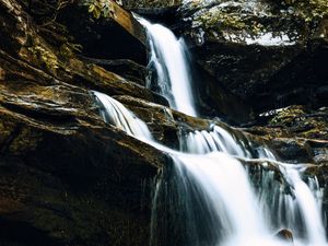 Превью обои водопад, скалы, камни, вода, каскад, брызги