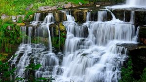 Превью обои водопад, скалы, кусты, пейзаж