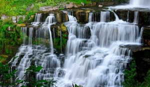 Превью обои водопад, скалы, кусты, пейзаж