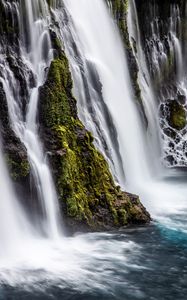 Превью обои водопад, скалы, мох, вода, поток