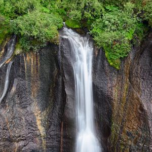 Превью обои водопад, скалы, обрыв, пейзаж, природа