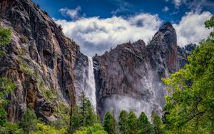 Превью обои водопад, скалы, обрыв, кусты