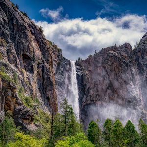 Превью обои водопад, скалы, обрыв, кусты