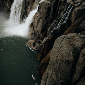 Превью обои водопад, скалы, обрыв, поток, вода