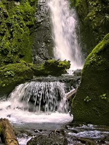 Превью обои водопад, скалы, пейзаж, брызги