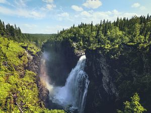 Превью обои водопад, скалы, пейзаж, природа, лес