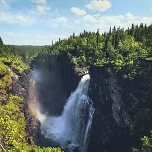 Превью обои водопад, скалы, пейзаж, природа, лес