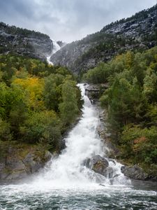 Превью обои водопад, скалы, пейзаж, деревья