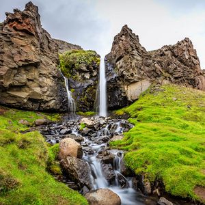 Превью обои водопад, скалы, пейзаж, трава