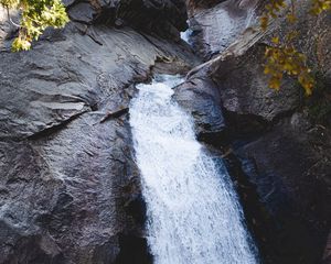 Превью обои водопад, скалы, поток, вода, ветки