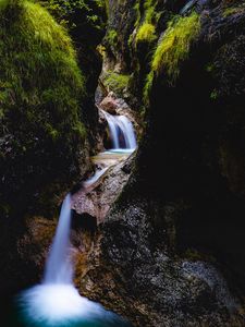 Превью обои водопад, скалы, поток, вода, трава