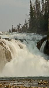 Превью обои водопад, скалы, поток, пасмурно, тучи, грязный