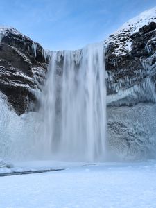 Превью обои водопад, скалы, снег, зима, пейзаж