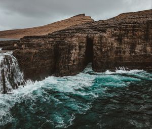 Превью обои водопад, скалы, течение, пена, ватнавегур, фарерские острова