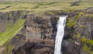 Превью обои водопад, скалы, утес, трава, камни