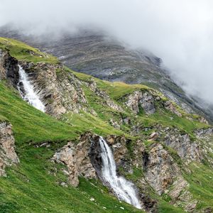 Превью обои водопад, склон, скалы, трава, пейзаж