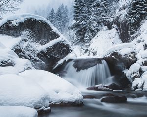 Превью обои водопад, снег, зима, деревья, течение