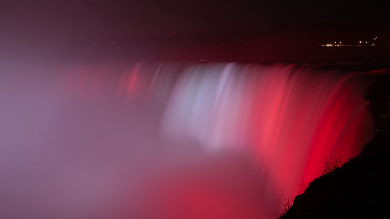 Обои водопад, туман, подсветка, красный, темный