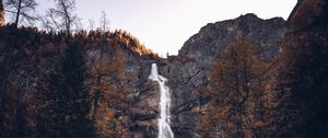 Превью обои водопад, утес, река, пейзаж, осень