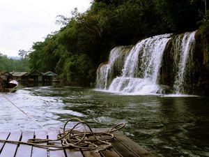 Превью обои водопад, веревка, пирс, лодки, мрачные