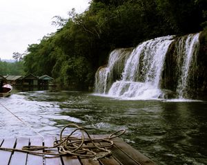 Превью обои водопад, веревка, пирс, лодки, мрачные