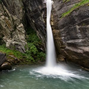 Превью обои водопад, вода, брызги, скалы, природа