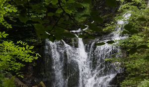 Превью обои водопад, вода, камни, листья, природа, пейзаж