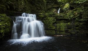 Превью обои водопад, вода, каскад, скала, мох, природа