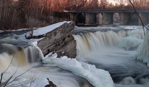 Превью обои водопад, вода, река, камни, снег, зима, природа