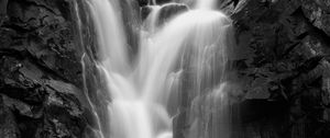 Превью обои водопад, вода, скала, черно-белый