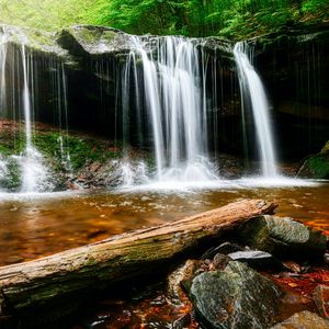 Превью обои водопад, вода, скалы, пейзаж, бревно