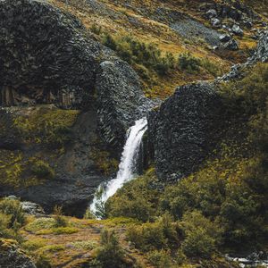 Превью обои водопад, вода, скалы, растения, камни