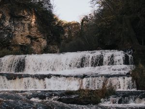 Превью обои водопад, вода, течение, обрыв, деревья