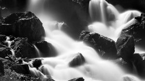 Превью обои водопады, камни, вода, черно-белый, природа
