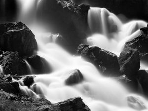 Превью обои водопады, камни, вода, черно-белый, природа