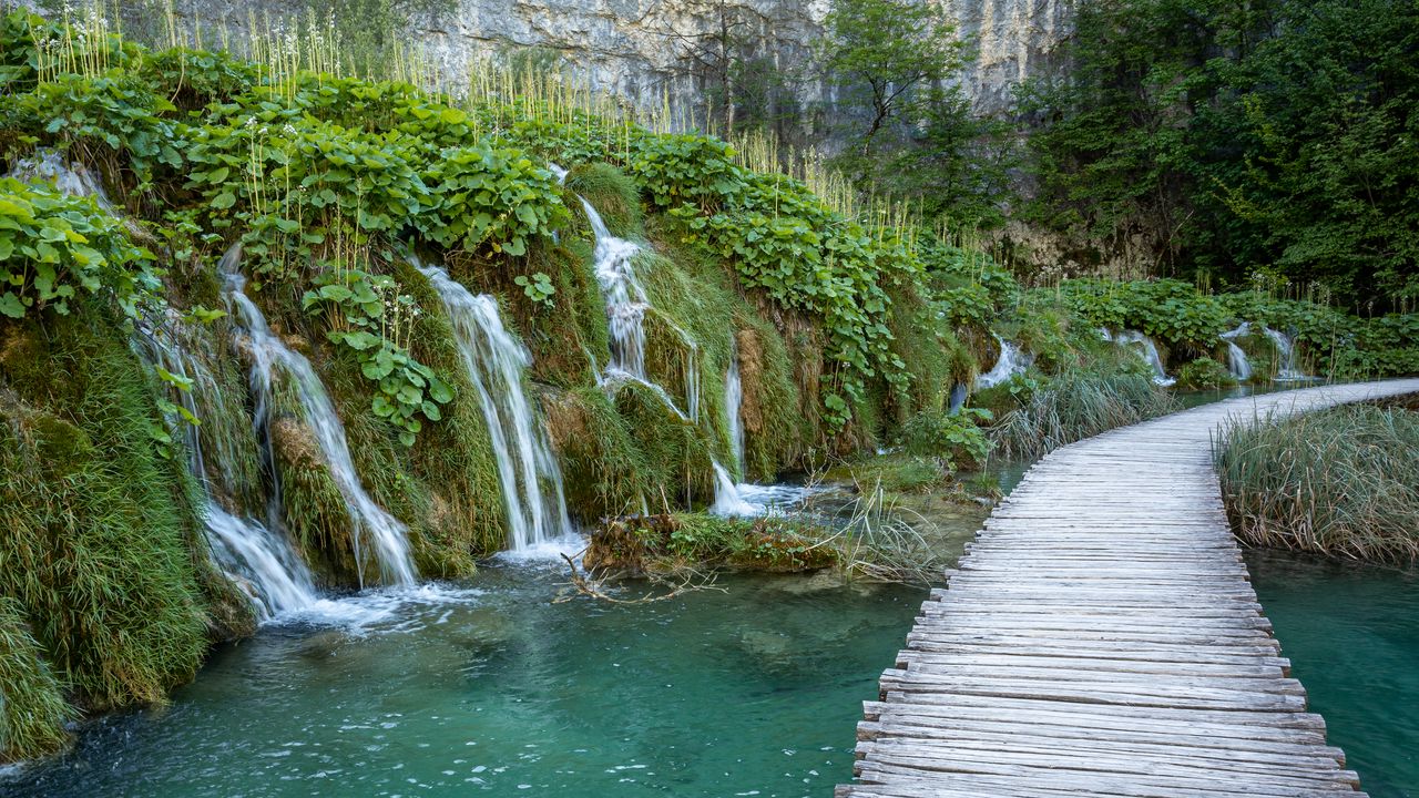 Обои водопады, река, листья, пейзаж, природа