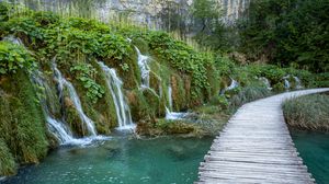 Превью обои водопады, река, листья, пейзаж, природа