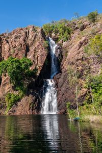 Превью обои водопады, скала, деревья, вода, отражение