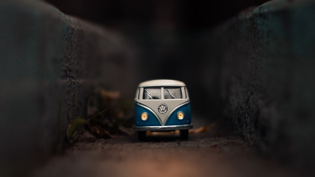 Обои volkswagen, автобус, игрушка, макро