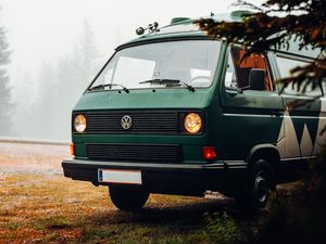 Превью обои volkswagen, автомобиль, фургон, зеленый, природа, туман, кемпинг