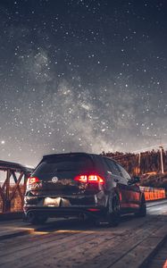 Превью обои volkswagen, автомобиль, вид сзади, фары, звездное небо