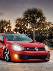 Превью обои volkswagen, bagged, mk6, gti, красный, вид сбоку