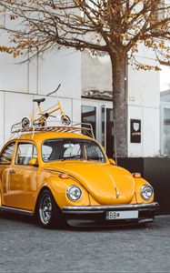 Превью обои volkswagen beetle, volkswagen, автомобиль, желтый, ретро