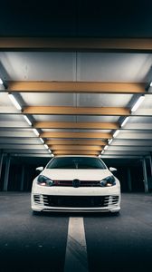 Превью обои volkswagen golf gti, volkswagen, автомобиль, белый, вид спереди