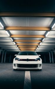 Превью обои volkswagen golf gti, volkswagen, автомобиль, белый, вид спереди